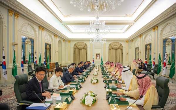 Crown Prince and Prime Minister Mohammed Bin Salman warmly welcomed South Korean President Yoon Suk Yeol in Riyadh on Sunday, marking the second day of President Yoon's four-day state visit to Saudi Arabia.