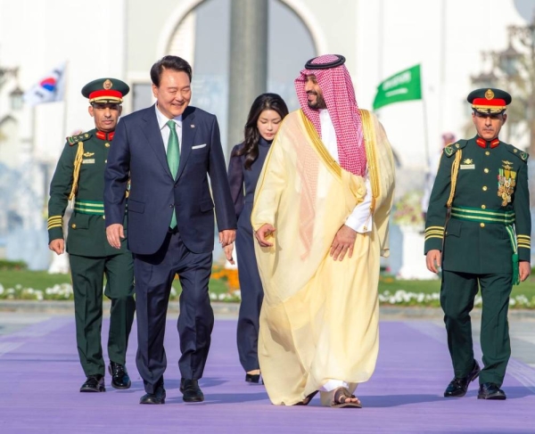 Crown Prince and Prime Minister Mohammed Bin Salman warmly welcomed South Korean President Yoon Suk Yeol in Riyadh on Sunday, marking the second day of President Yoon's four-day state visit to Saudi Arabia.