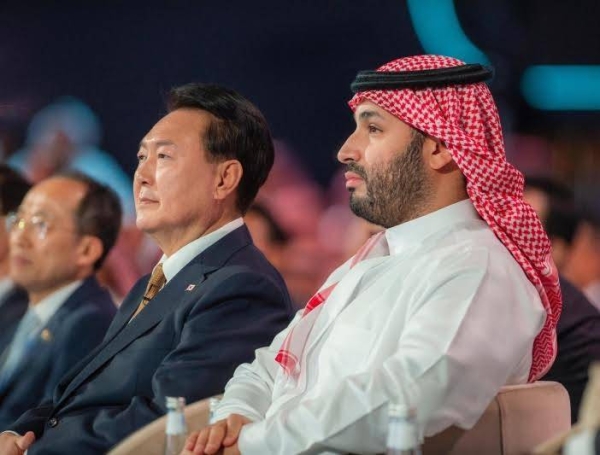 Crown Prince and Prime Minister Mohammed bin Salman and South Korean President Yoon Suk Yeol attending the 7th Future Investment Initiative forum in Riyadh on Tuesday.