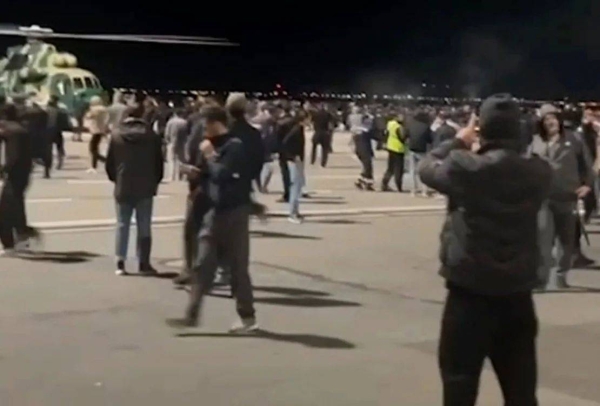 Crowds stormed the runway at Makhachkala Uytash Airport (MCX) on October 29