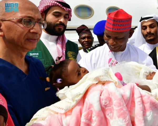 Accompanied by their parents, the twins were airlifted from Nigeria on board a medical evacuation plane of the Ministry of Defense