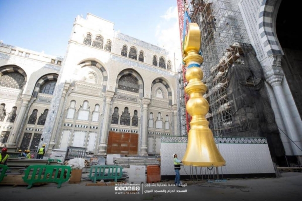 There are a total of 13 minarets for the Grand Mosque, and each minaret is topped with a golden crescent.