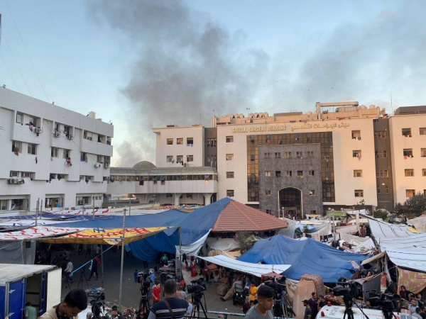 Smoke rises as displaced Palestinians take shelter at Al Shifa hospital, amid the ongoing conflict between Hamas and Israel, in Gaza City, November 8, 2023. REUTERS/Doaa Rouqa