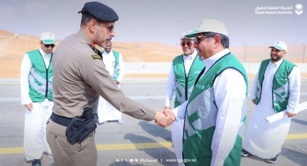 The acting CEO of the General Roads Authority (RGA), Eng. Badr Aldulami checked the road linking Saudi Arabia and Oman, and followed up the level of maintenance and safety.