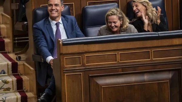 Detail of the window-shop of a shoes shop announcing a clearance sale in  Madrid, Spain, Tuesday, Oct. 6, 2020. On Wednesday, Spanish Prime Minister  Pedro Sánchez has unveiled a major plan to