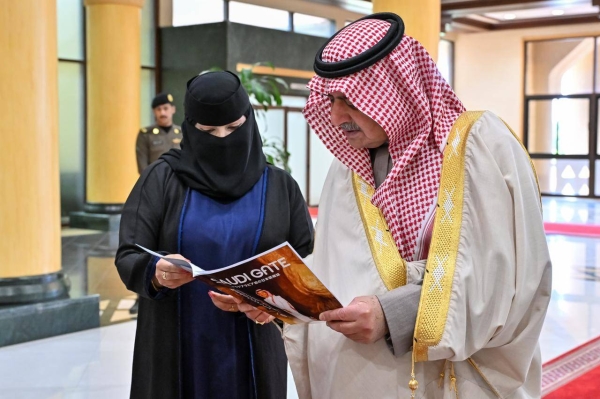 Prince Fahd Bin Sultan, Emir of the Tabuk region, received on Wednesday visual artist Thanwa Al-Qaraani, who presented him with a copy of the first edition of the Japanese cultural magazine 