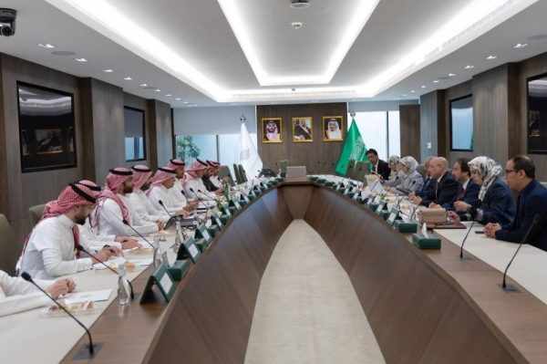Saudi Arabia's Commerce Minister Dr. Majid Al-Qasabi met in Riyadh with Algeria's Minister of Trade and Export Promotion Tayeb Zitouni and his accompanying delegation.