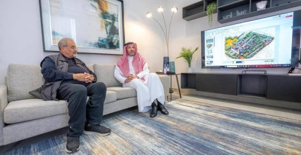 Emir of Madinah Prince Faisal bin Salman meeting the renowned architect Dr. Rasem Badran in Madinah on Thursday.