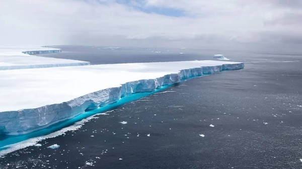 Great icebergs, such as the recent A68 object, fertilize' the oceans with mineral nutrients