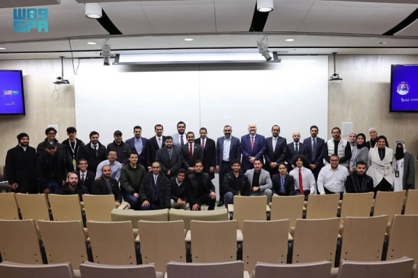 Al-Swaha meets with Saudi students in the US