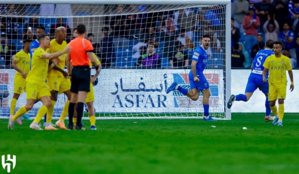 Aleksandar Mitrovic basks in glory with his first goal, while Al Nassr's players gathers at the referee in disbelief. 