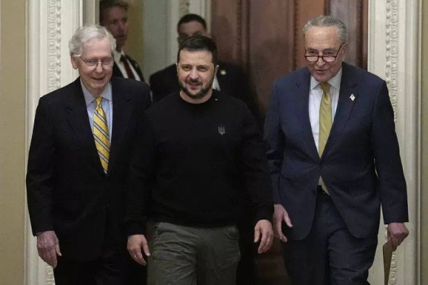 Zelensky meets Biden and US lawmakers with aid for Ukraine at risk of collapse