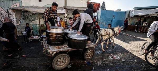 Hot meals are distributed to people who have fled their homes in Gaza. — courtesy WFP/Ali Jadallah