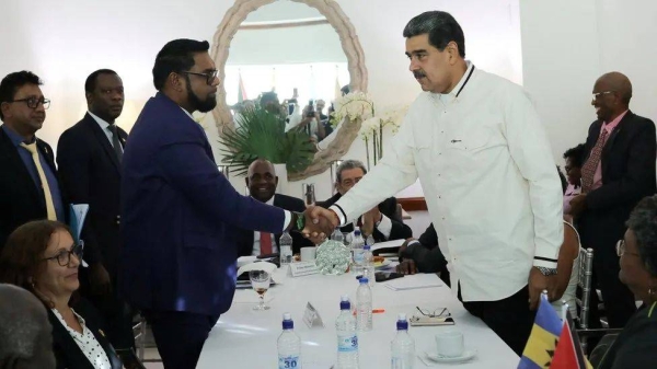 Venezuelan President Nicolás Maduro (left) with the President of Guyana, Irfaan Ali