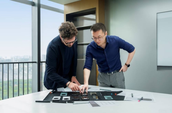 Porsche Design and HONOR join forces to combine cutting-edge technologies with functional design