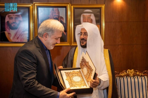 Saudi Arabia's Minister of Islamic Affairs, Call and Guidance Sheikh Abdullatif Al-Sheikh received Iran's Ambassador to the Kingdom Dr. Ali Reza Enayati in Riyadh.