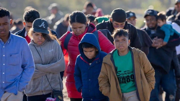 Texas to arrest illegal migrants in challenge to federal govt