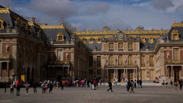 Versailles Palace evacuated after bomb threat