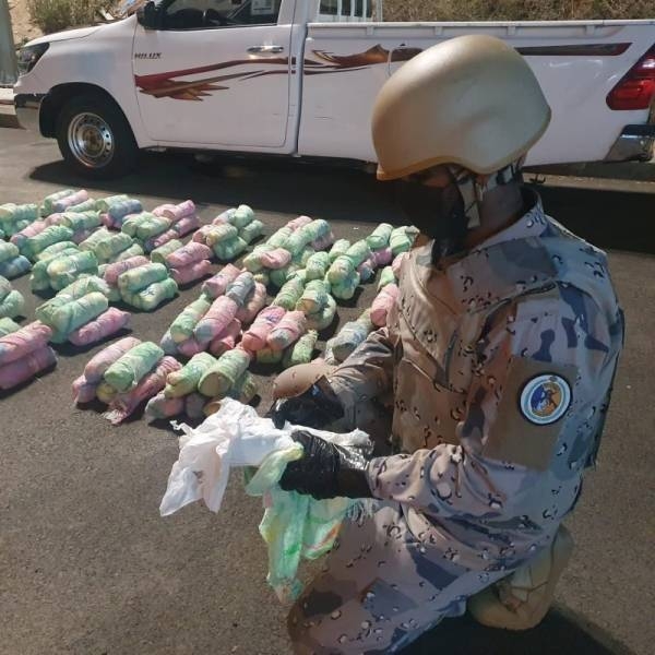 Jazan Border Guards arrest 7 Yemenis for attempting to smuggle 105kg of khat