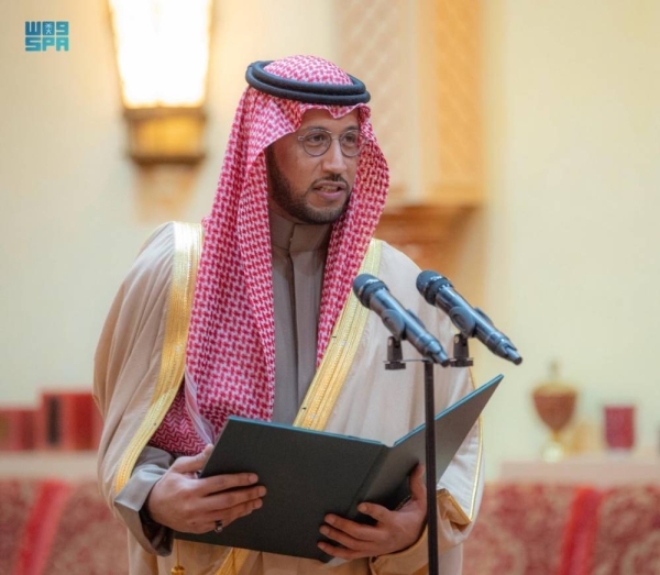 Newly appointed Emir of Madinah Prince Salman bin Sultan and five deputy emirs take the oath of office in front of Custodian of the Two Holy Mosques King Salman at Irqah Palace in Riyadh on Wednesday.

