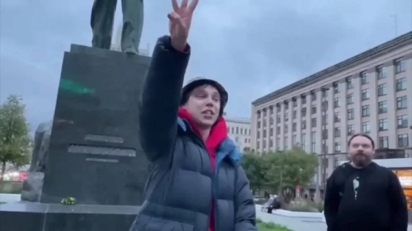 Artyom Kamardin read a poem criticizing Russia's war in Ukraine in September 2022