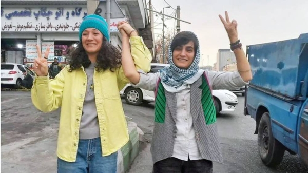 Iran frees Hamedi and Mohammadi, jailed for covering Amini death