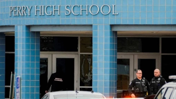 Iowa principal who saved pupils from school shooting dies