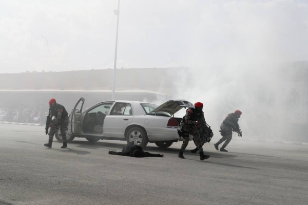 The ceremony featured a military parade by the graduates, showcasing a series of exercises and military skills for handling various security situations. 