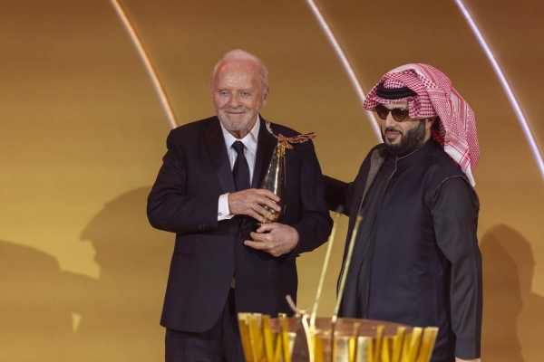 Turki Al-Sheikh presents Lifetime Achievement Award to esteemed actor Anthony Hopkins at the Joy Awards 2024 ceremony.