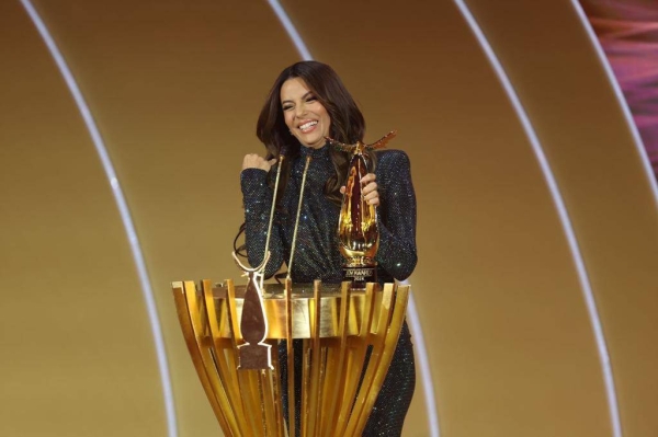 Turki Al-Sheikh presents Lifetime Achievement Award to esteemed actor Anthony Hopkins at the Joy Awards 2024 ceremony.