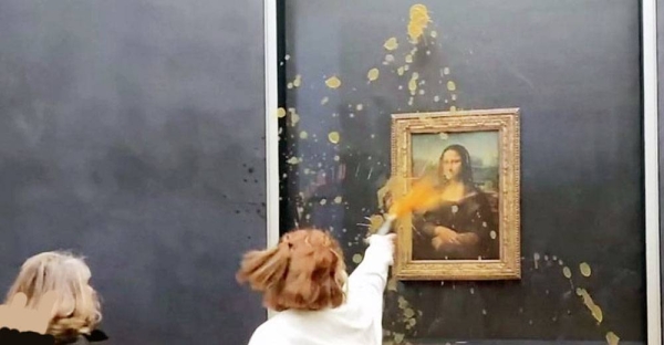 The moment protesters throw soup at Mona Lisa painting.