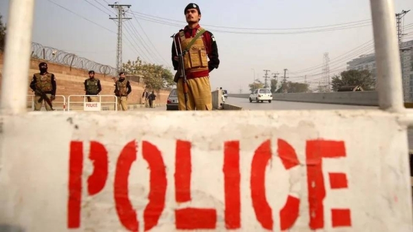 At least 10 police officers have been killed in an attack at a police station in northwest Pakistan