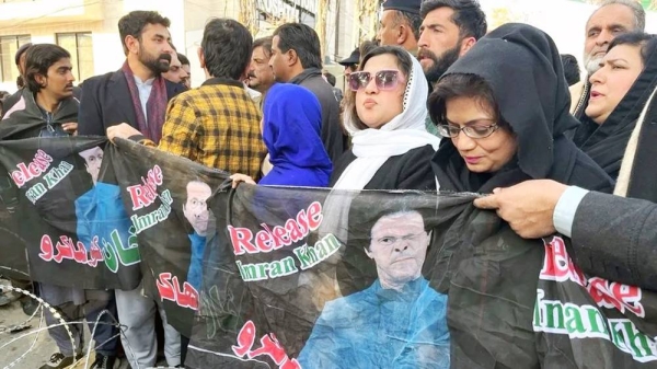 Some demonstrators supporting Imran Khan have gathered in the city of Rawalpindi.