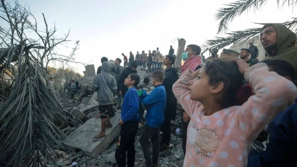 Palestinians search for bodies and survivors after Israeli air strikes in southern Gaza on Tuesday