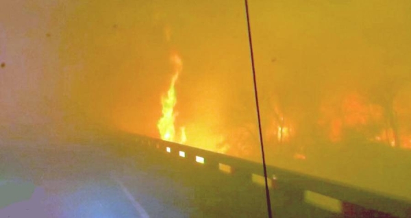 Fire engine drives through raging Texas wildfire