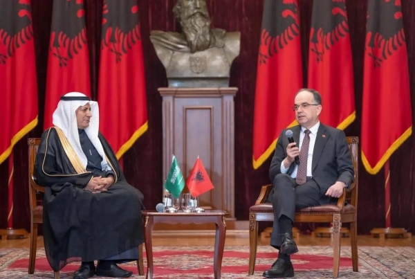 In a recent meeting with a delegation from the Federation of Saudi Chambers, led by Hassan Al-Huwaizi, Albanian President Bajram Begaj extended an invitation to Saudi businessmen to invest in Albania, assuring personal guarantees for their investments.
