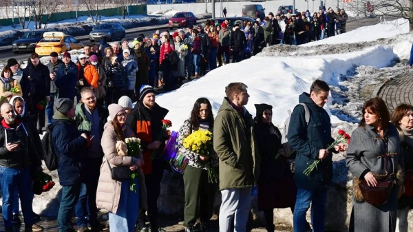 Mourners queue to visit the grave of Russian opposition leader Alexey Navalny at the Borisovsky Cemetery in Moscow. — courtesy Olga Maltseva/AFP/Getty Images