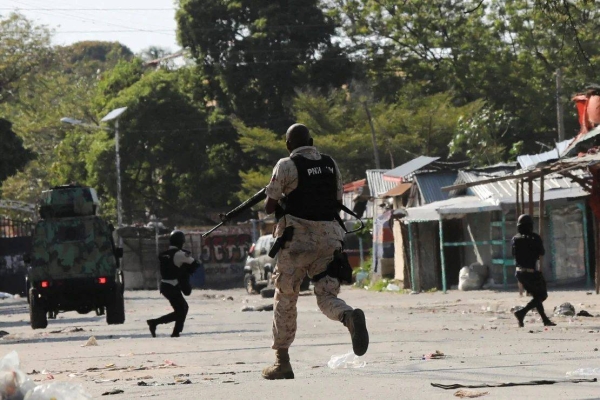 Police officers confront a gang during a protest against Prime Minister Ariel Henry's government and insecurity, in Port-au-Prince, Haiti March 1, 2024