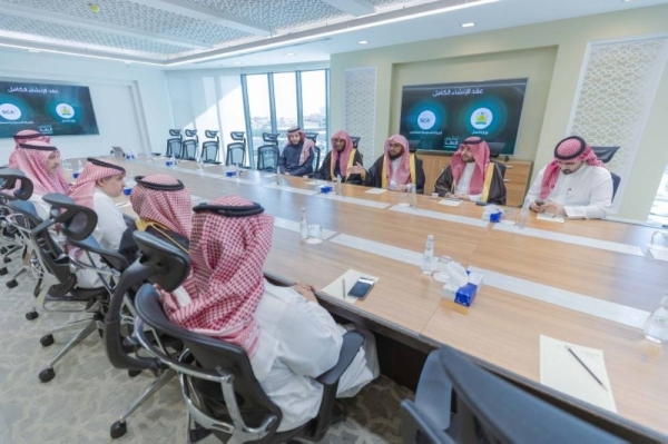 Sheikh Salman Al-Fawzan, deputy minister for judicial affairs, and Abdul Majeed Al-Rashudi, secretary general of Saudi Contractors Authority, signed the unified contracting agreement in a ceremony held in Riyadh on Tuesday.

