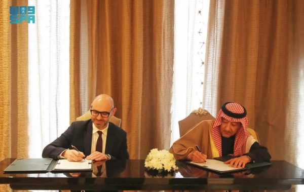 Deputy Saudi Minister of Foreign Affairs Eng. Walid Al-Khereiji and Secretary General of the Permanent Court of Arbitration Dr. Marcin Czepelak sign a memorandum of understanding in Riyadh on Wednesday.