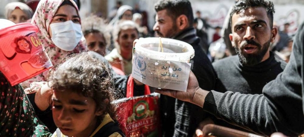 Hot meals distribution in Gaza. —courtesy WFP/Mostafa Ghroz