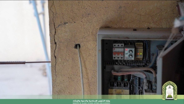 Islamic ministry officials catch stealing of electricity and water from mosques in Riyadh