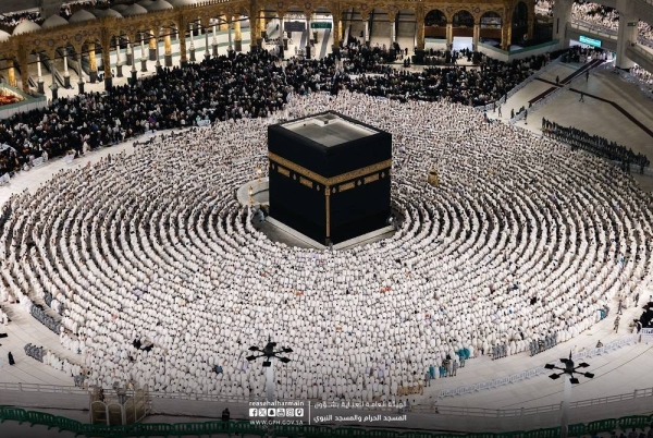 While stressing the necessity of getting permit issued from Nusuk application to perform Umrah by the pilgrims, the Ministry of Hajj and Umrah underlined the importance of their compliance with the allotted slot of time to perform the rituals
