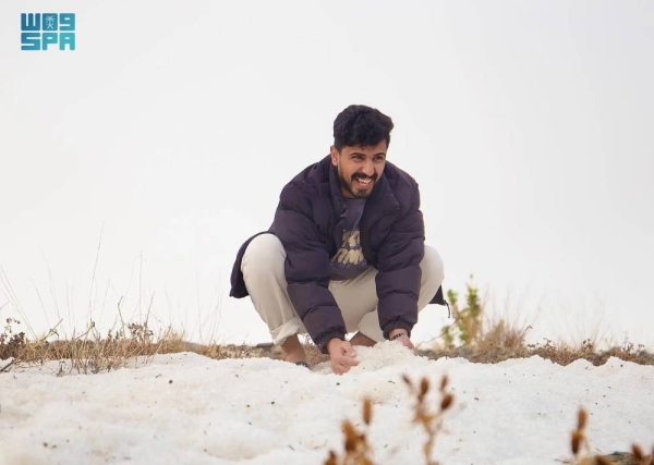 Showers of hail spread white blanket on mountains and farms in Al-Baha region