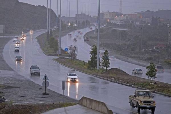 The General Directorate of Civil Defense called on the people in Saudi Arabia stay in safe places away from areas prone to flash floods, waterlogged areas, flood passages and valleys