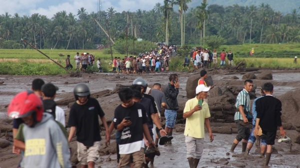 Residents in Lima Kaum village, one of the worst hit areas