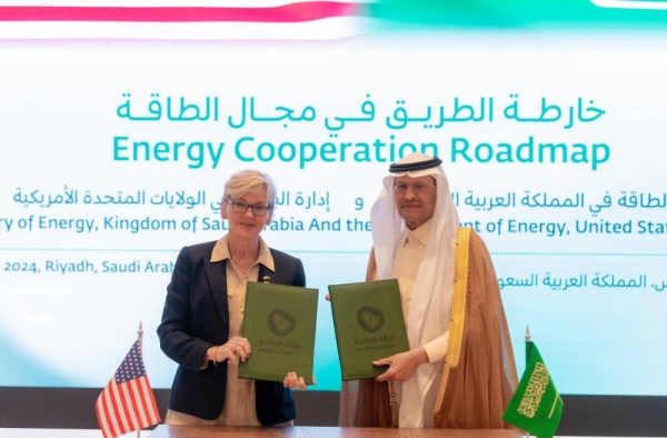 Saudi and US ministers after signing the roadmap.