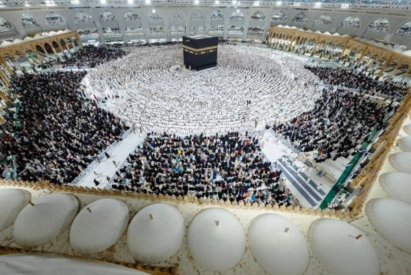 The Ministry of Hajj and Umrah announced that Umrah permits will not be issued for those who do not have a confirmed Hajj permit during the period from May 24 until June 26.
