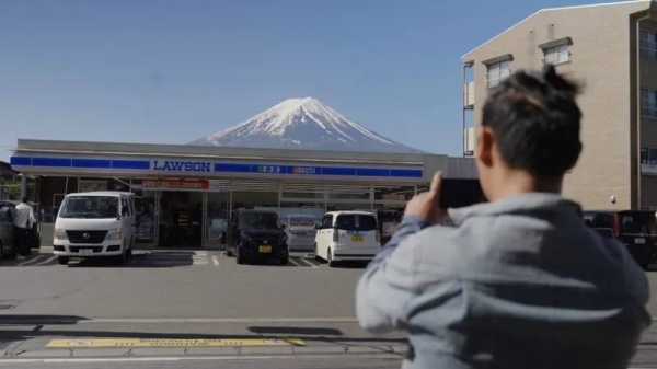 This is the shot that draws so many visitors to Fuji Kawaguchiko