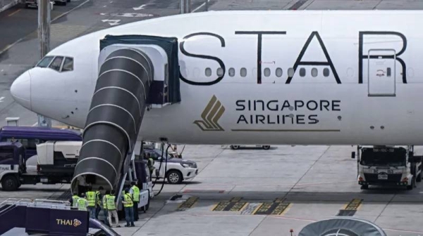 Singapore Airlines has apologised and offered to pay compensation to passengers injured in extreme turbulence incident